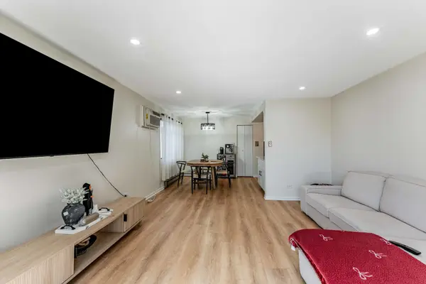 6650 W 64th PL #3W, Chicago, IL 60638