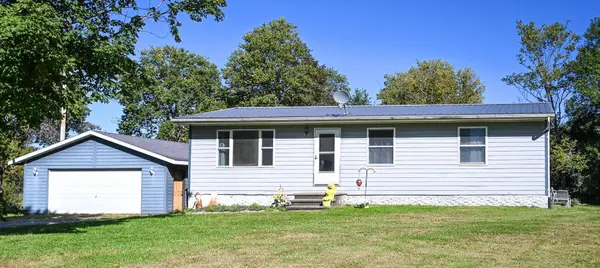 1863 Honey Creek RD, Manchester, IA 52057