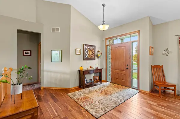 542 Majestic Oaks CT, Eagan, MN 55123