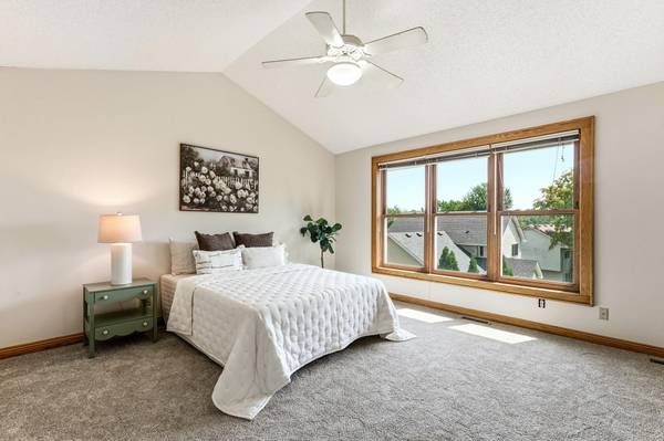 8843 Blackoaks LN N, Maple Grove, MN 55311