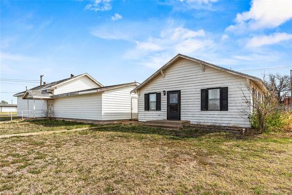 602 D ST, Snyder, OK 73566