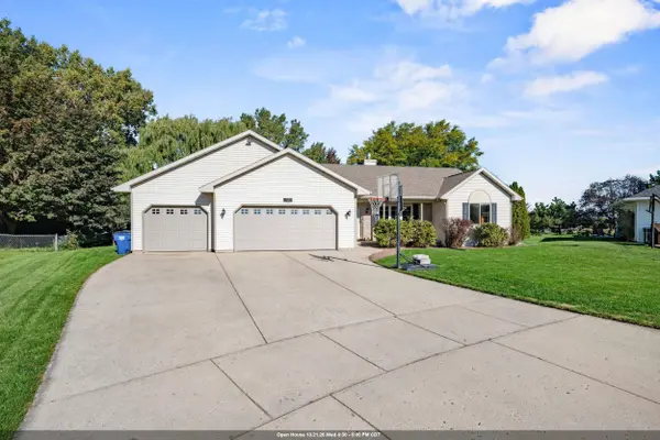 720 HICKORY VALLEY CT, De Pere, WI 54115