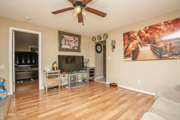 1000 W Broadway St, Lenoir City, TN 37771