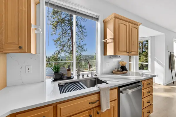 1306 E Blackwood Ln, Spokane, WA 99223