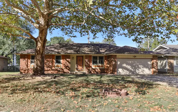 2543 S Pickwick AVE, Springfield, MO 65804
