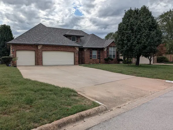 802 E Current DR, Ozark, MO 65721