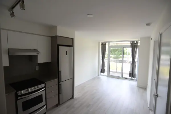 160 Flemington RD #421, Toronto W04, ON M6A 0A9