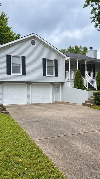 6906 N CHAS DR, Pleasant Valley, MO 64068