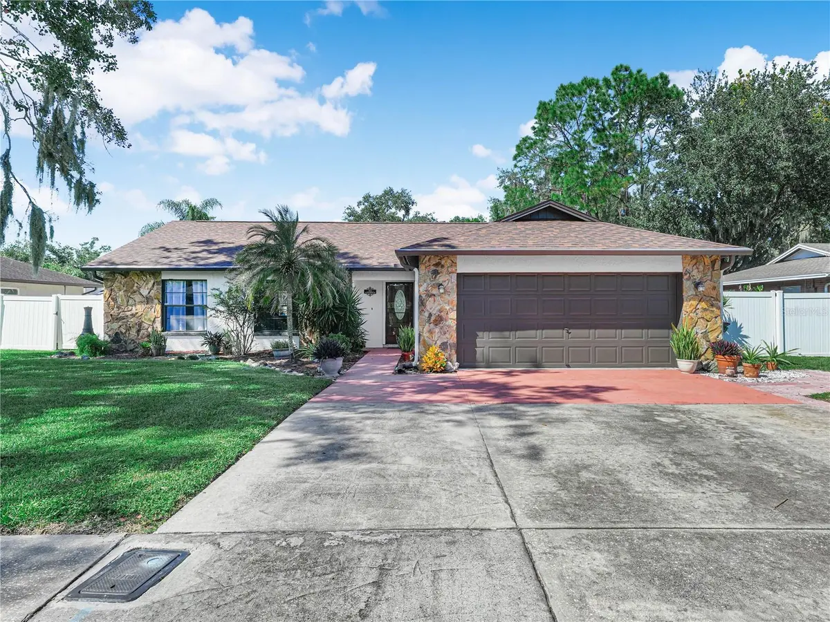 812 SANDALWOOD DR, Plant City, FL 33563