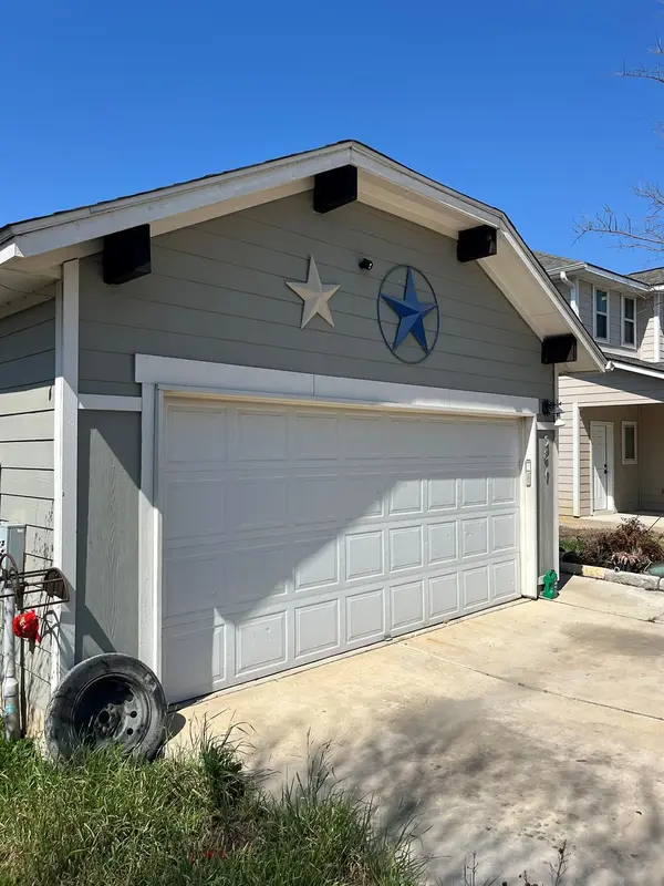 587 Twisted Oaks LN, Buda, TX 78610