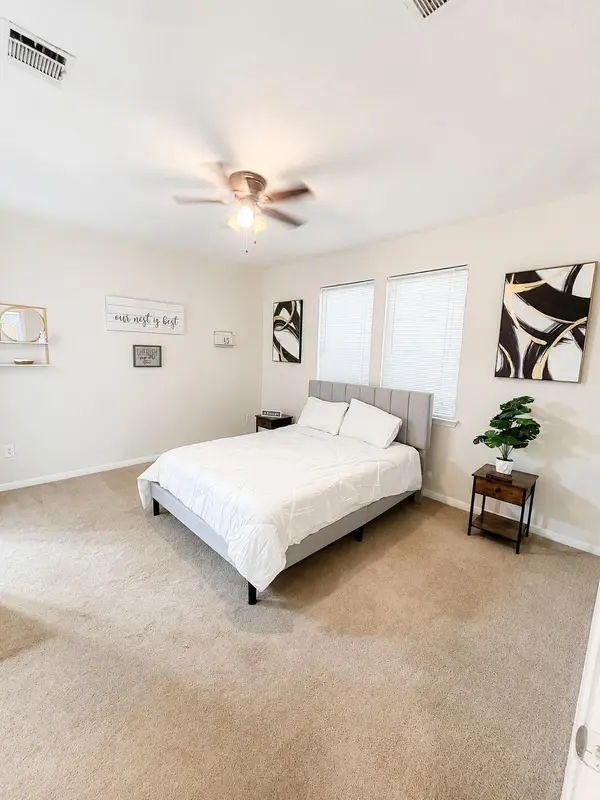 587 Twisted Oaks LN, Buda, TX 78610