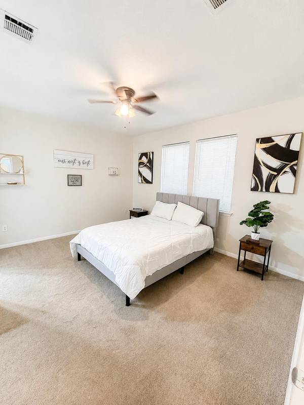 587 Twisted Oaks LN, Buda, TX 78610