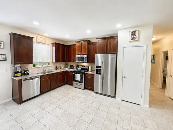 587 Twisted Oaks LN, Buda, TX 78610