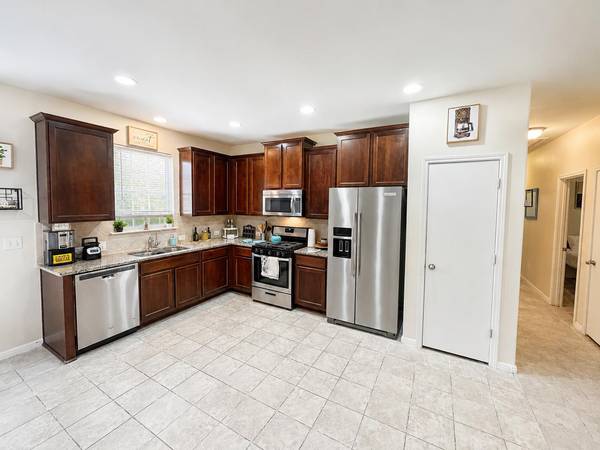 587 Twisted Oaks LN, Buda, TX 78610
