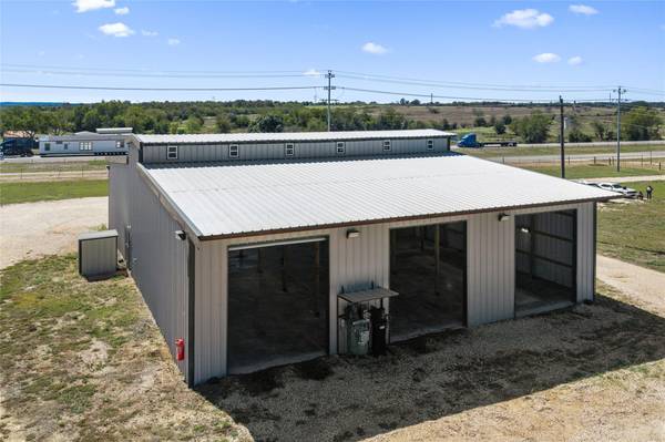 3706 Us-290 E, Paige, TX 78659