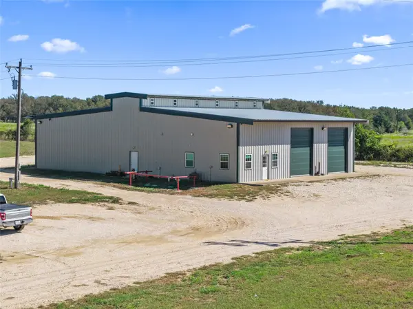 3706 Us-290 E, Paige, TX 78659