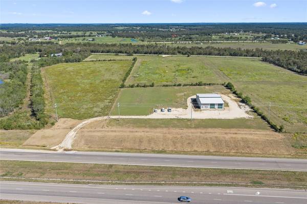 3706 Us-290 E, Paige, TX 78659