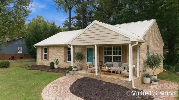203 Crestview DR, Thomasville, NC 27360