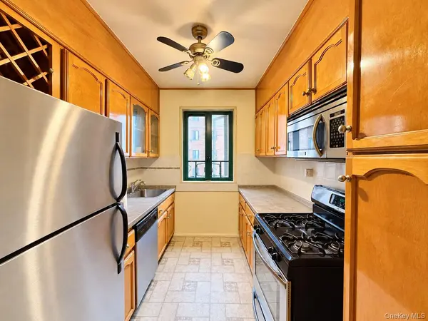 99 Metropolitan OVAL #8B, Bronx, NY 10462