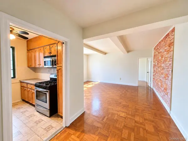 99 Metropolitan OVAL #8B, Bronx, NY 10462