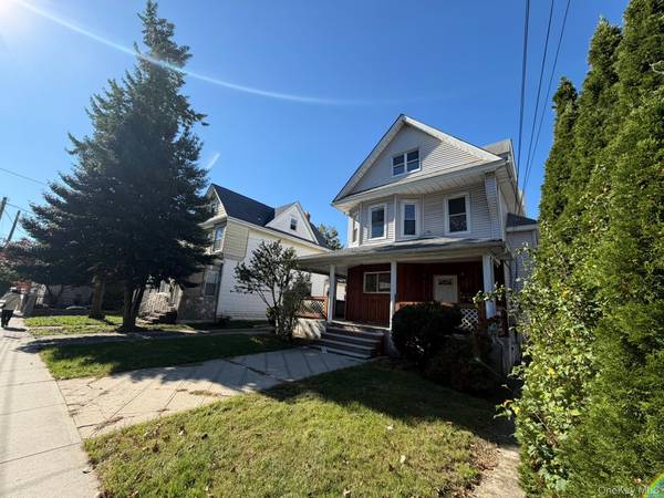 8658 110th ST, Richmond Hill, NY 11418