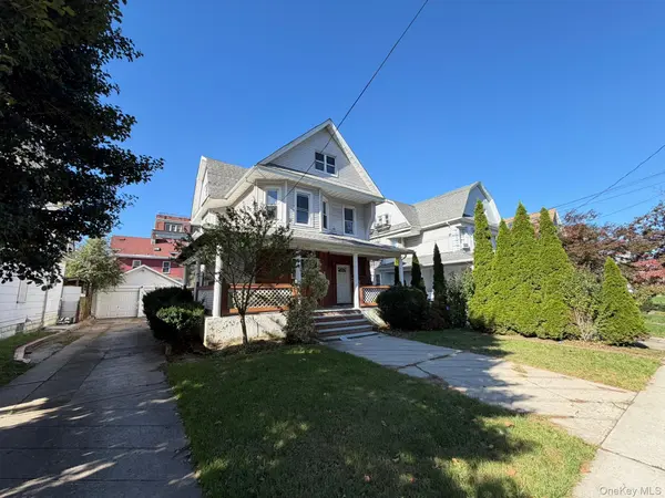8658 110th ST, Richmond Hill, NY 11418