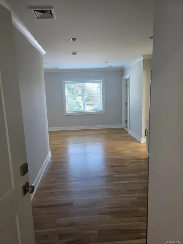 107 Cooper ST, Babylon, NY 11702