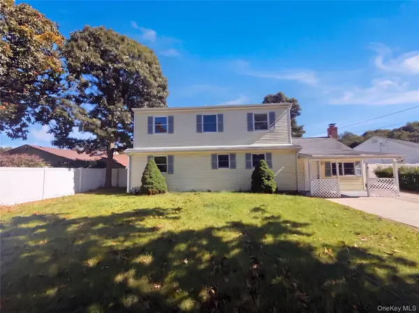 10 Sunset DR, Centereach, NY 11782