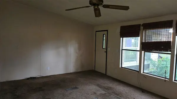 18007 SE 90TH ST, Ocklawaha, FL 32179