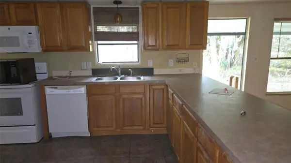 18007 SE 90TH ST, Ocklawaha, FL 32179