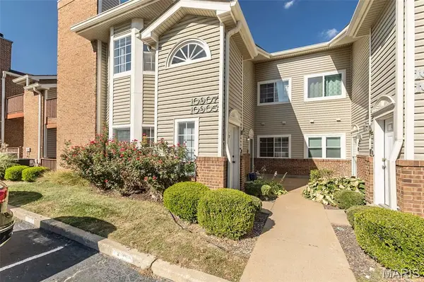 10905 Vauxhall DR, Creve Coeur, MO 63146