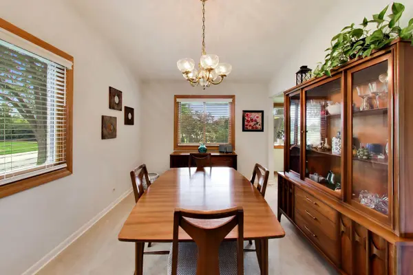 1608 E Jonquil TER, Arlington Heights, IL 60004