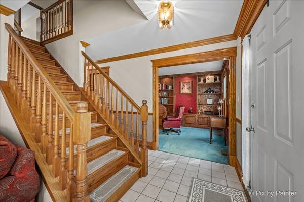 765 Crest DR, Cary, IL 60013
