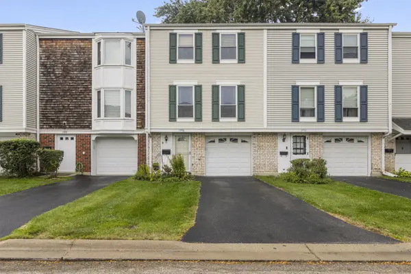 1990 Oxford LN, Hoffman Estates, IL 60169