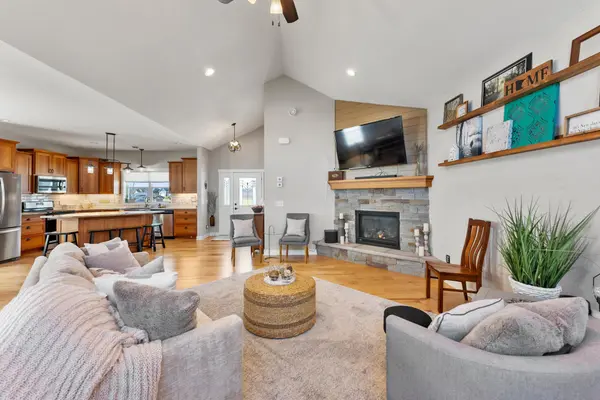 38209 Everett AVE, North Branch, MN 55056