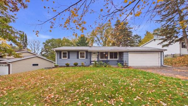 3624 Rolling View DR, White Bear Lake, MN 55110