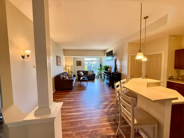 649 Old Highway 8 NW #306, New Brighton, MN 55112
