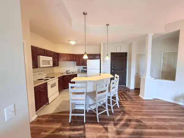 649 Old Highway 8 NW #306, New Brighton, MN 55112