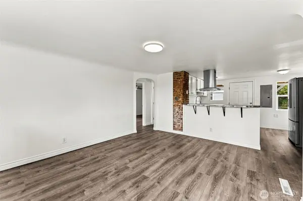 1121 S National AVE, Bremerton, WA 98312