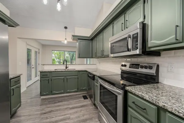 318 N Countryside Ct S, Andover, KS 67002