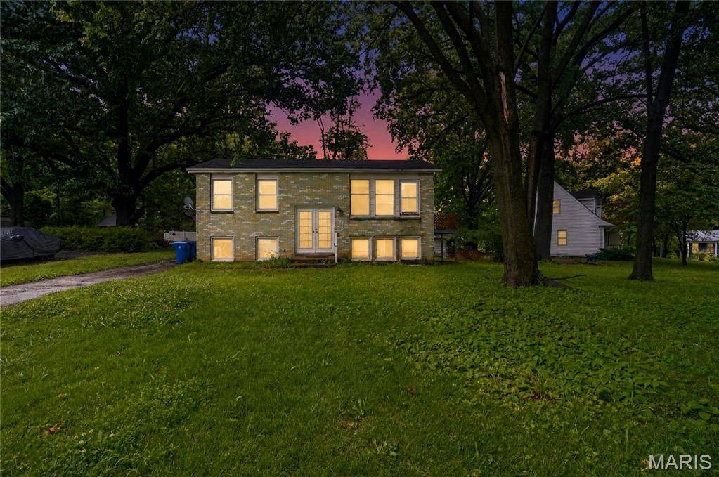 715 Valencia AVE, St Louis, MO 63138