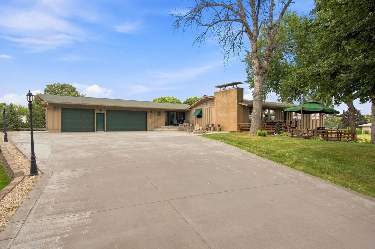 9272 Rosewood LN N, Maple Grove, MN 55369
