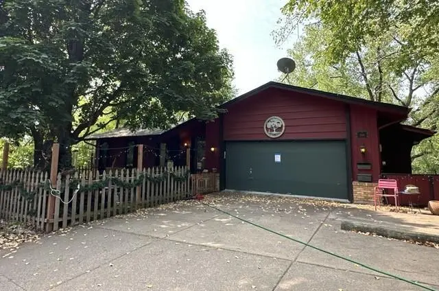2301 Crestview AVE, Golden Valley, MN 55422