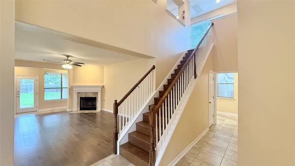 323 Drury LN, Austin, TX 78737