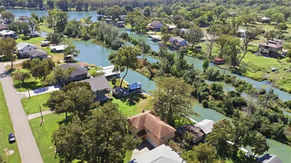 124 Lakeside DR, Seguin, TX 78155