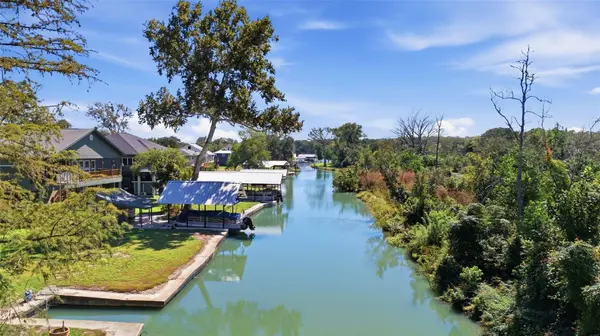 124 Lakeside DR, Seguin, TX 78155