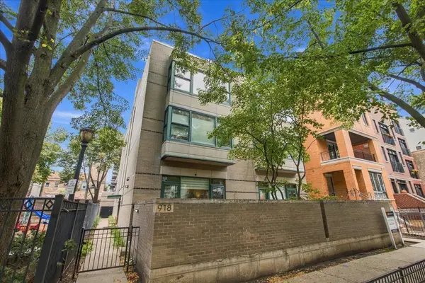 918 W Fletcher ST #C, Chicago, IL 60657