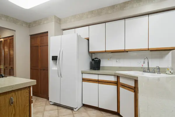 1039 N Auburn Woods DR #1039, Palatine, IL 60067