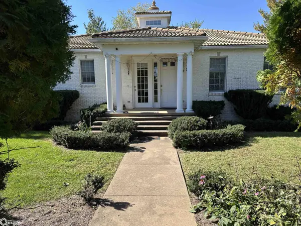 1946 Mansion DR, Fairfield, IA 52556