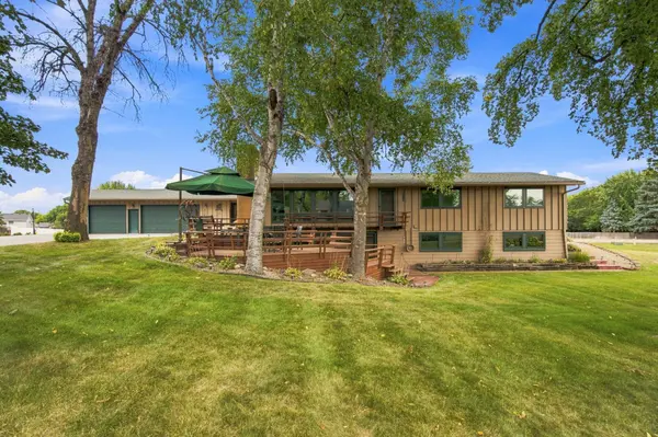 9272 Rosewood LN N, Maple Grove, MN 55369